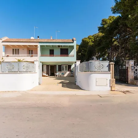 Casa Su Due Piani Con Tre Camere E Due Bagni Nel Salento *