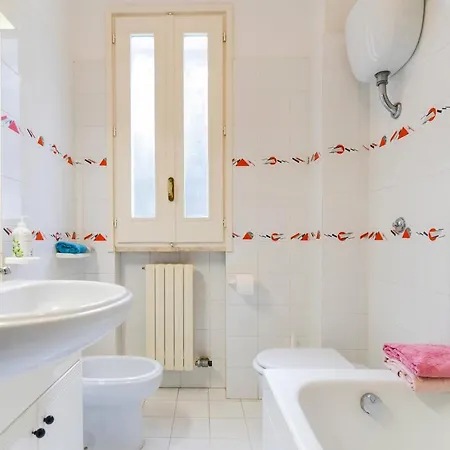 Casa Su Due Piani Con Tre E Due Bagni Nel Salento * Tuglie
