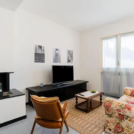 Casa Su Due Piani Con Tre Camere E Due Bagni Nel Salento Tuglie