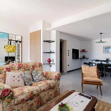 Casa Giardino: Cozy 3-bedroom Retreat With Wi-fi And Bbq Apartment *