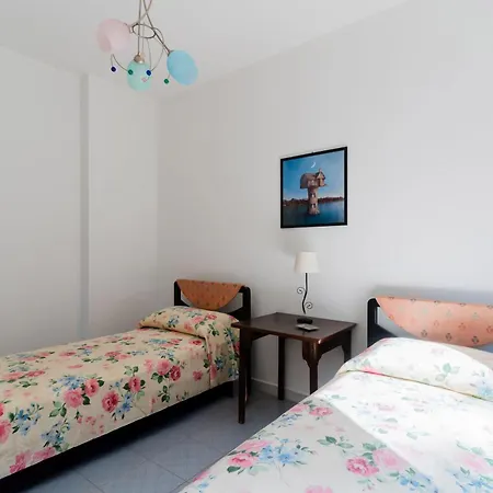 Casa Giardino: Cozy 3-bedroom Retreat With Wi-fi And Bbq Apartment Tuglie