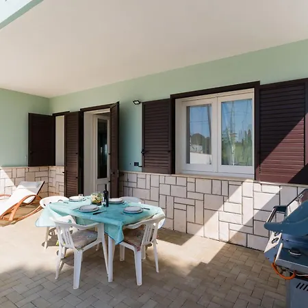 Apartment Casa Giardino: Cozy 3-bedroom Retreat With Wi-fi And Bbq *