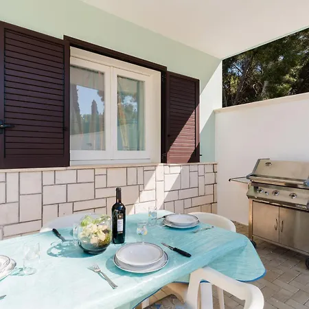 Casa Giardino: Cozy 3-bedroom Retreat With Wi-fi And Bbq Tuglie
