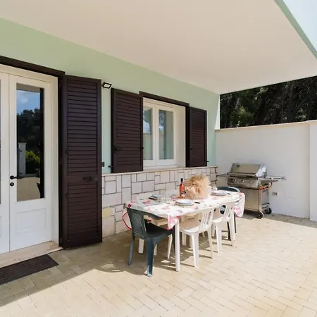 Casa Su Due Piani Con Tre E Due Bagni Nel Salento