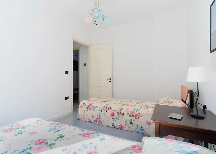 Casa Su Due Piani Con Tre Camere E Due Bagni Nel Salento Tuglie